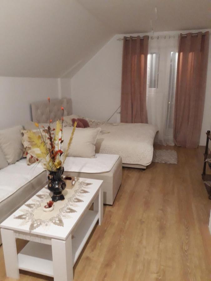 Holiday Home Bozur 콜라신 외부 사진